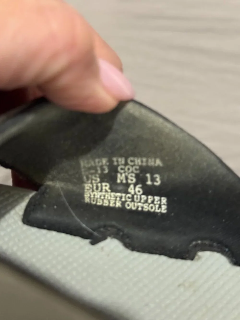 RETAIL $90 Reef Fanning flip flops with bottle opener